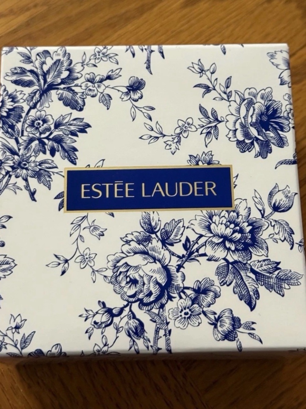 Estée Lauder Full-Size Beauty Gift Set / Makeup & Skincare Set(New) - Picture 3 of 5